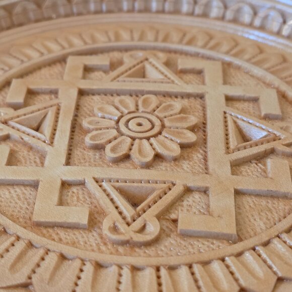 Hand-carved wooden wall plate 24.5 cm, folk art - Picture 3 of 5